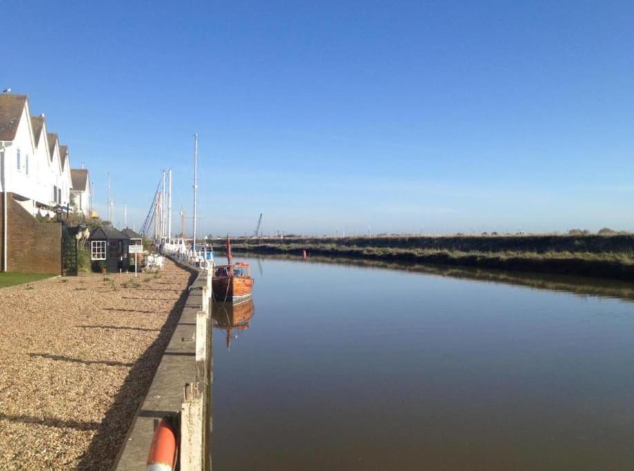 Stunning 1 Bedroom Apartment Over Looking River Rye Exterior foto